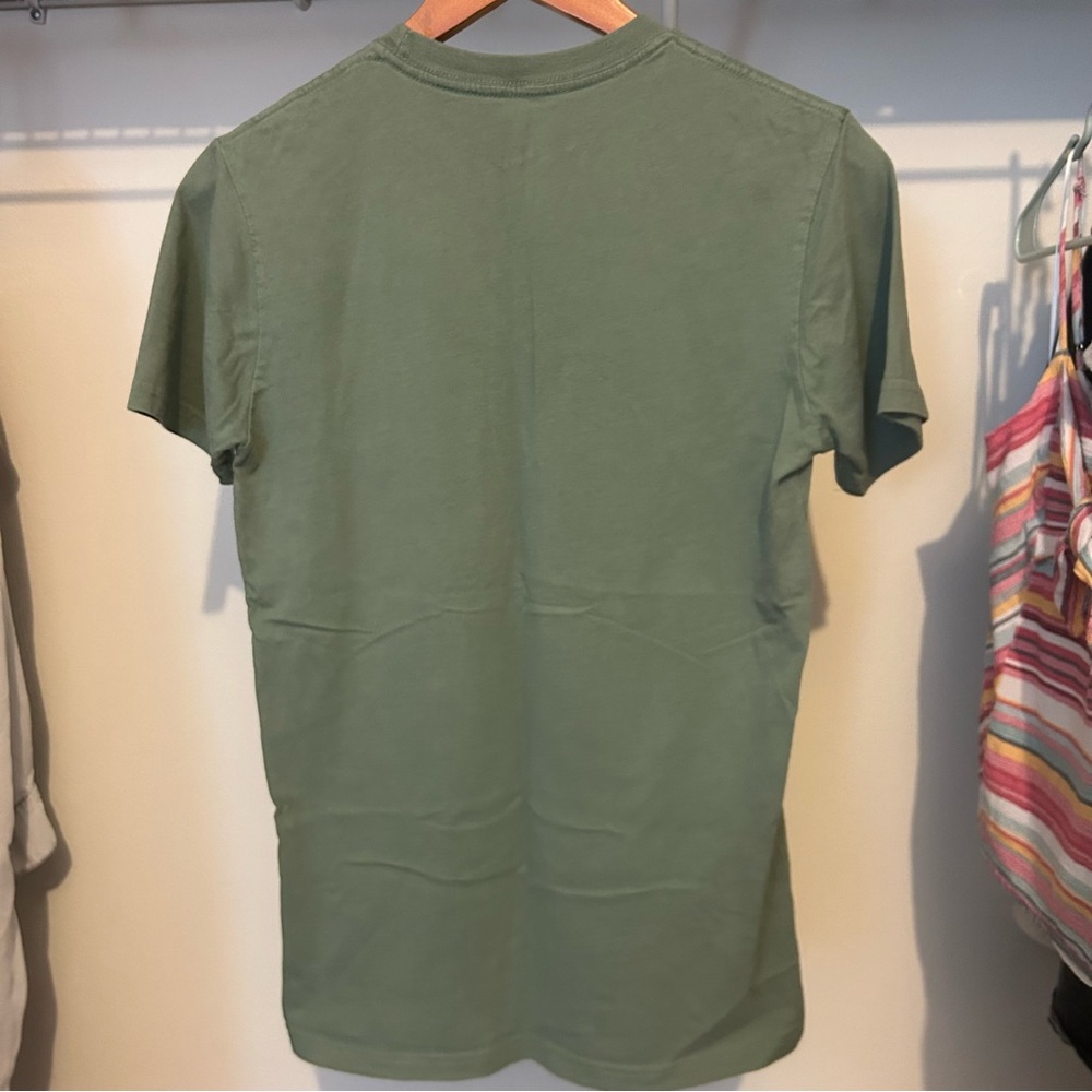 🍄🧋Green Hot Topic T-Shirt with Mushrooms Sipping Boba Graphic - Picture 3 of 4